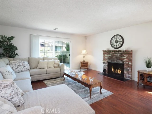 1047 Ashbridge photo 4