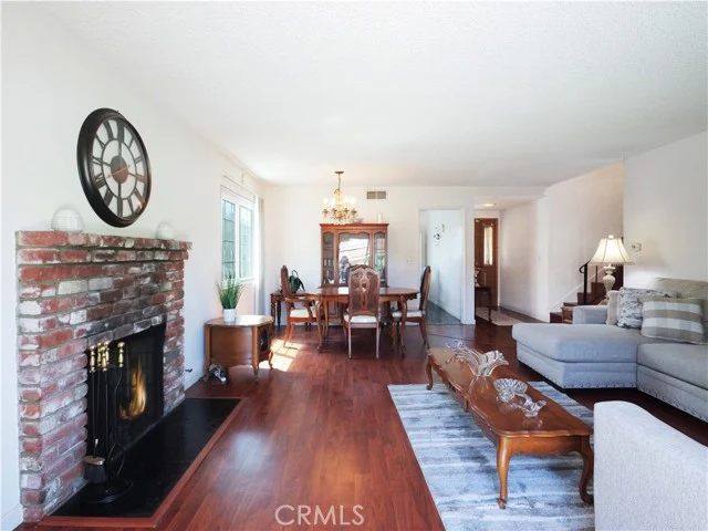 1047 Ashbridge photo 5