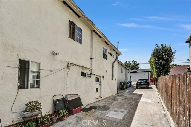 1861 S Redondo photo 4