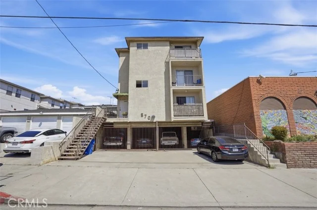 570 W 8th, San Pedro