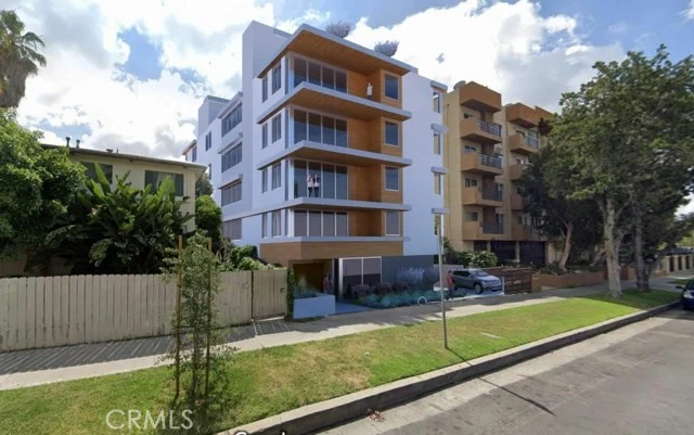 350 N Hayworth Avenue photo 4
