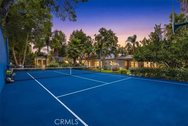 19436 Hatteras Street, Tarzana