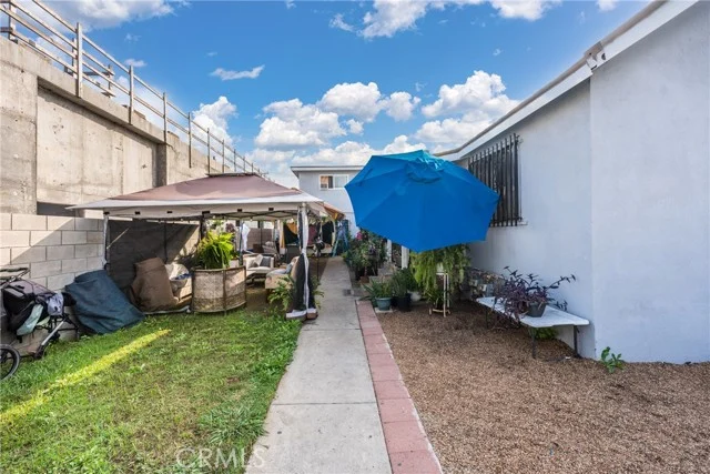 6118 S Main photo 3