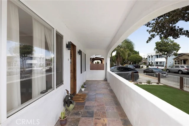 5447 Lime Avenue photo 2