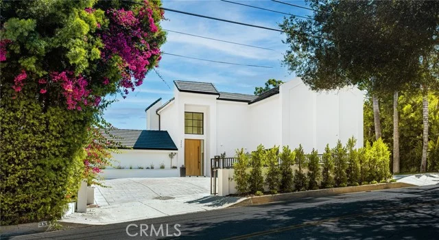 3566 Beverly Glen photo 3