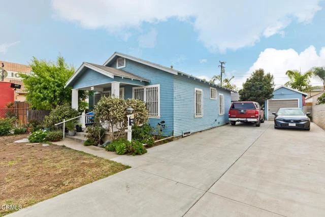 424 W Arbor Vitae Street photo 2