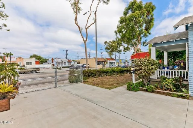 424 W Arbor Vitae Street photo 5