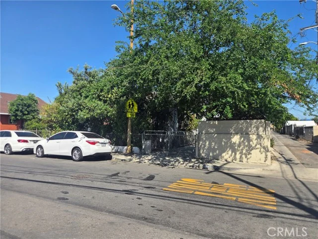 7500 Crockett photo 1