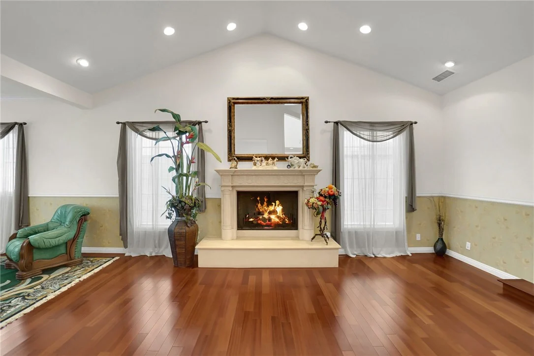 15129 Otsego Street photo 4