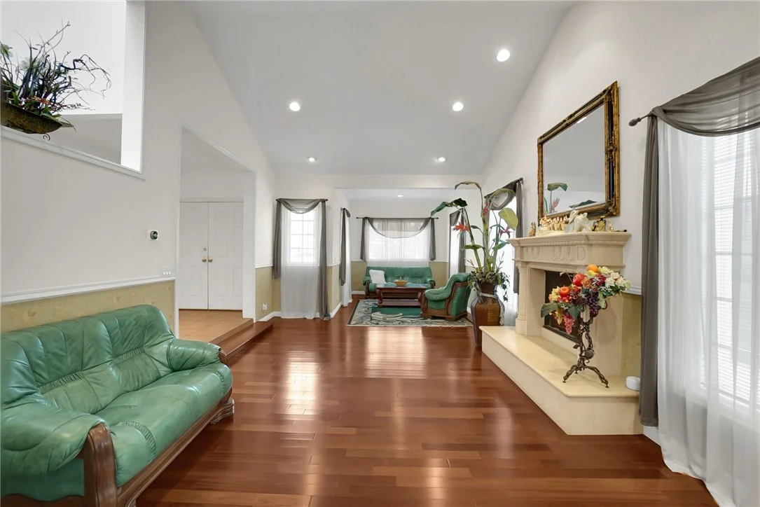 15129 Otsego Street photo 5