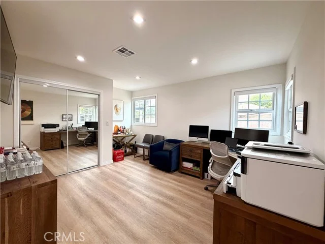 4538 Tujunga Avenue photo 3