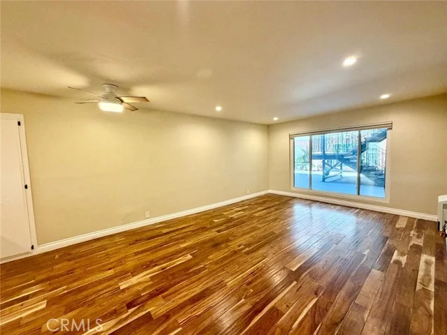 1139 E Ocean Boulevard #108 photo 2