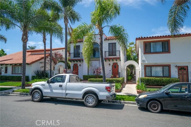 815 Roswell Avenue photo 2