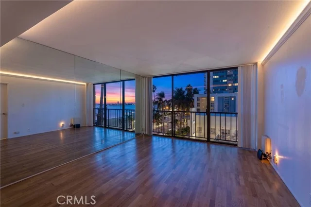 1750 E Ocean #501 photo 2
