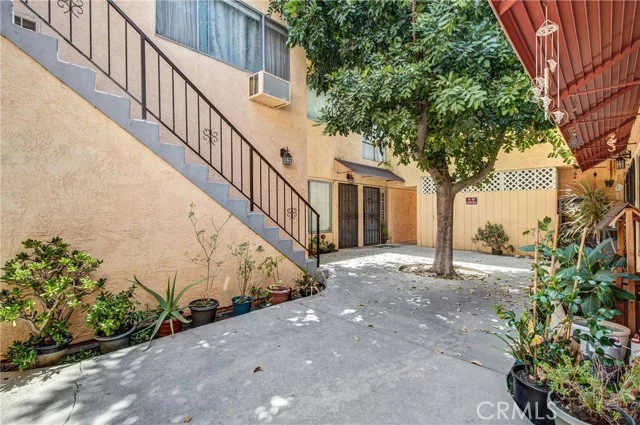 7904 Laurel Canyon #12 photo 3