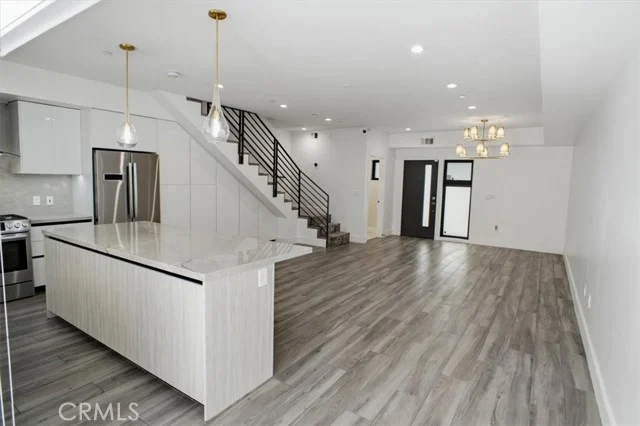 829 N Martel #4 photo 4