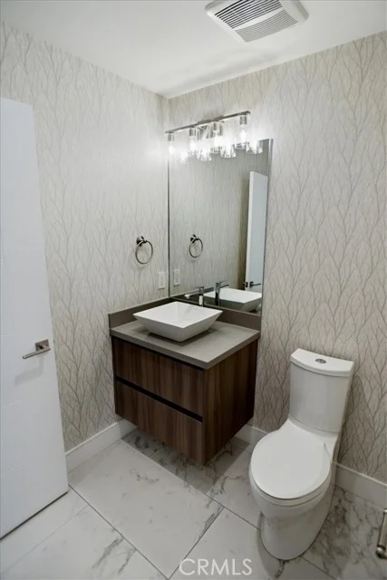 829 N Martel #4 photo 5