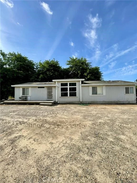 8753 Rose Ave. photo 2