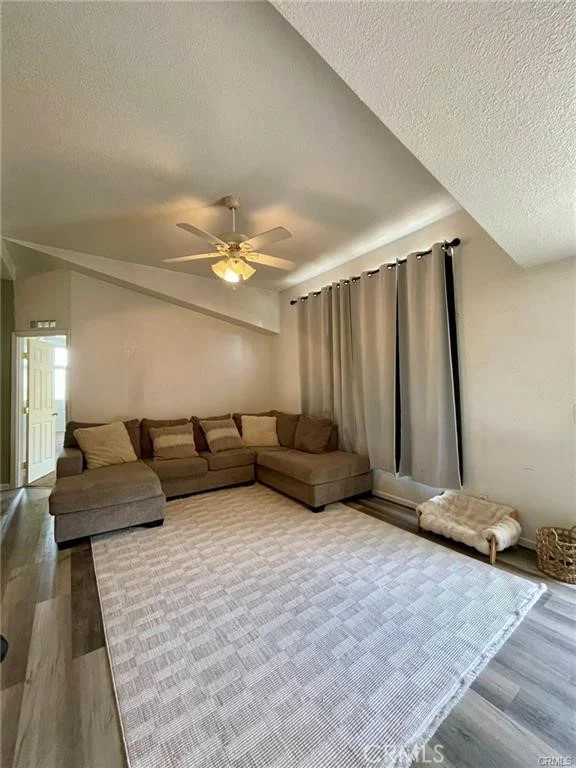 8753 Rose Ave. photo 3