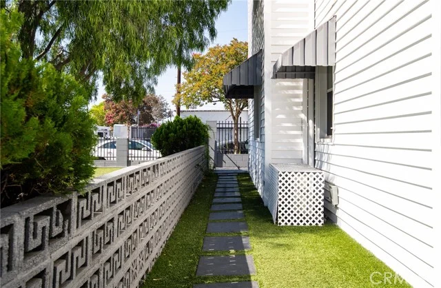 5334 Cleon Avenue photo 3
