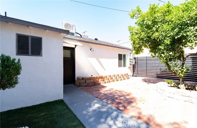 5334 Cleon Avenue photo 4