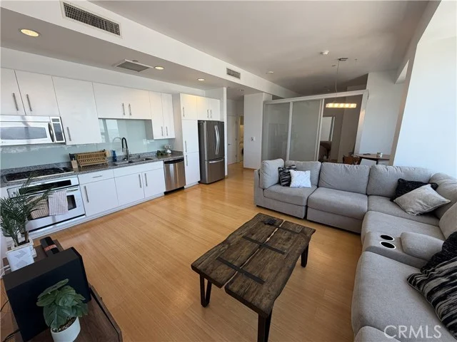 1100 Wilshire #2901 photo 3