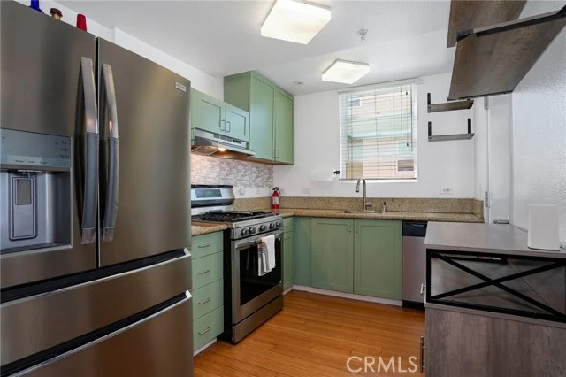 302 E 19th #3 photo 2