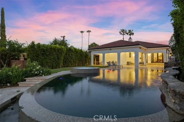22953 Oxnard Street photo 5