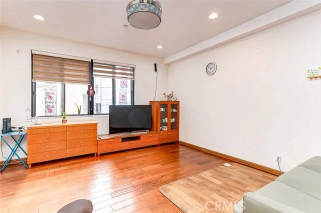 533 S St Andrews Place #104, Los Angeles