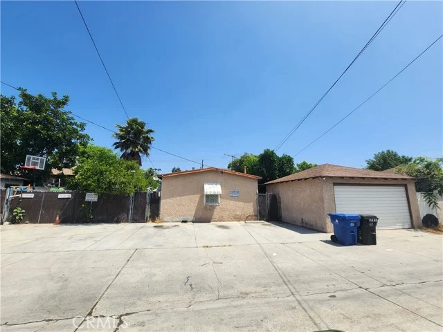 11820 Victory Boulevard photo 4