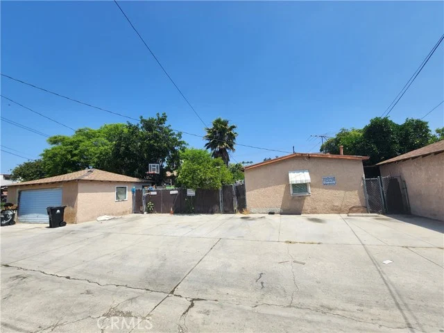 11820 Victory Boulevard photo 5