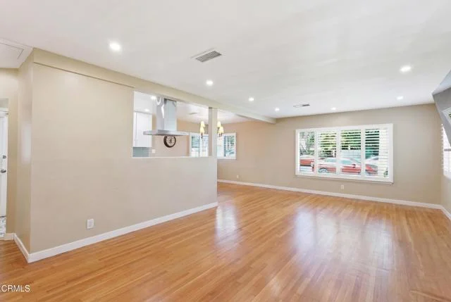 5236 Bellingham Avenue photo 3