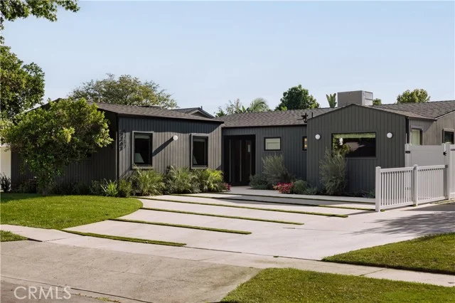 5267 Ventura Canyon Avenue photo 2