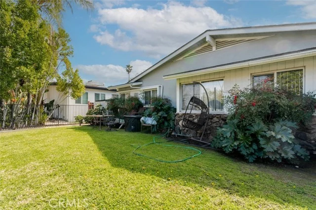 12806 Oxnard Street photo 2