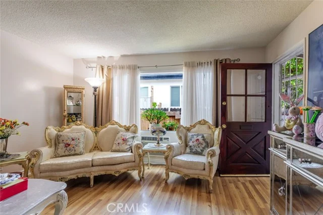 12806 Oxnard Street photo 3