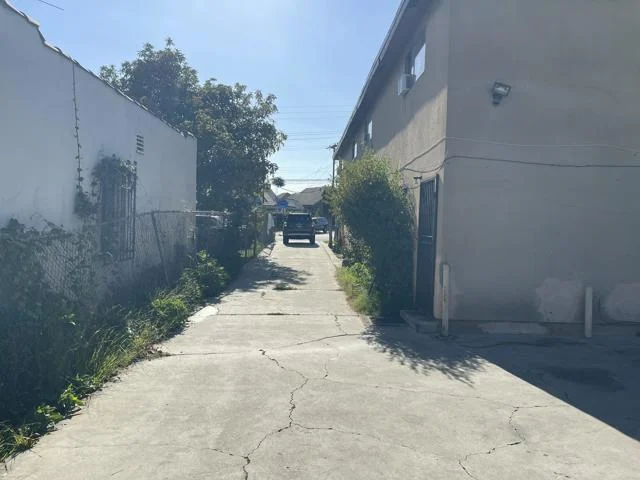 664 S Ford Boulevard photo 4