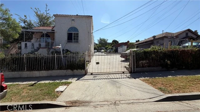 962 N Ditman photo 3