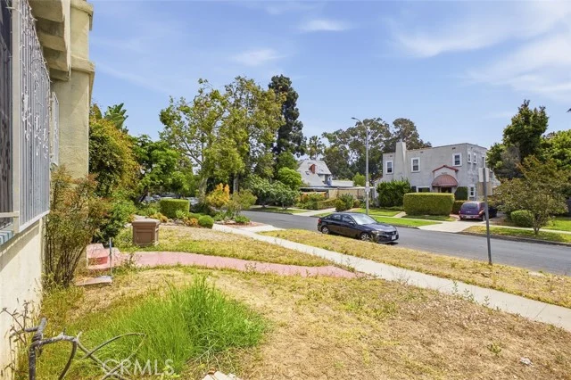 1259 S Orange Drive photo 4