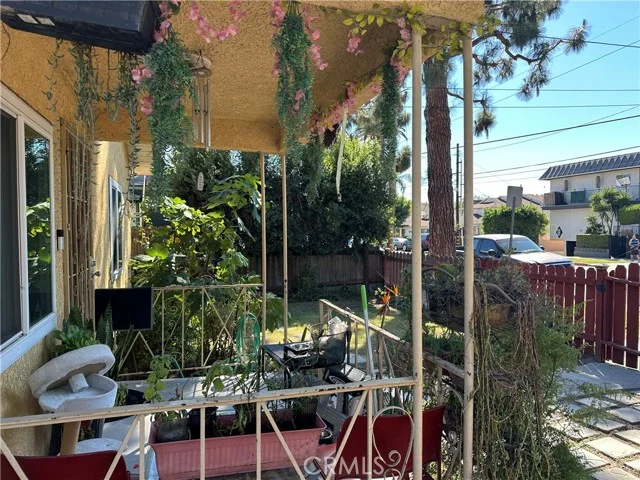 124 N Cedar photo 3
