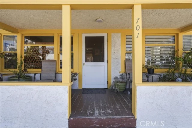 701 Manhattan Avenue photo 2