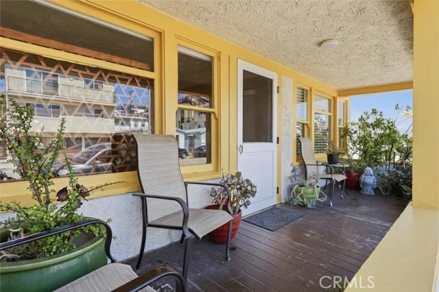 701 Manhattan Avenue photo 3