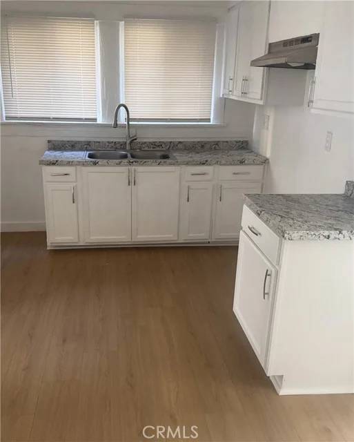 1136 E Alhambra Court photo 4