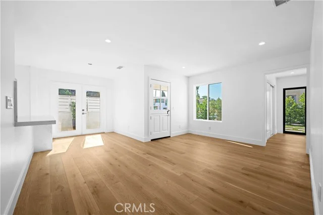 1561 2nd St Street photo 4