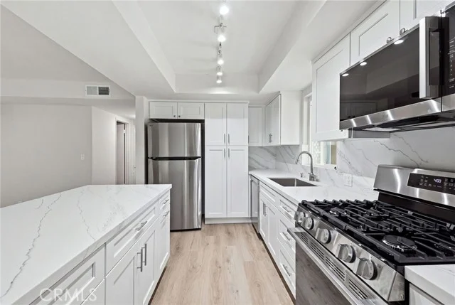 413 Avenue G #4 photo 3