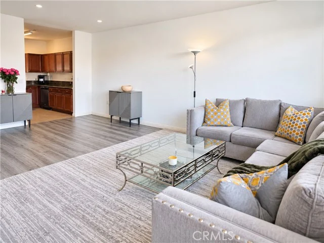 13951 Sherman Way #301 photo 3