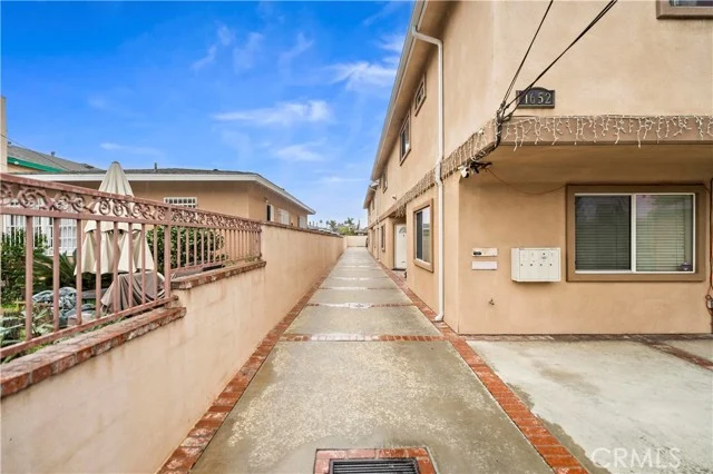 1652 Plaza Del Amo photo 2