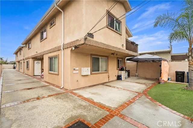 1652 Plaza Del Amo photo 3