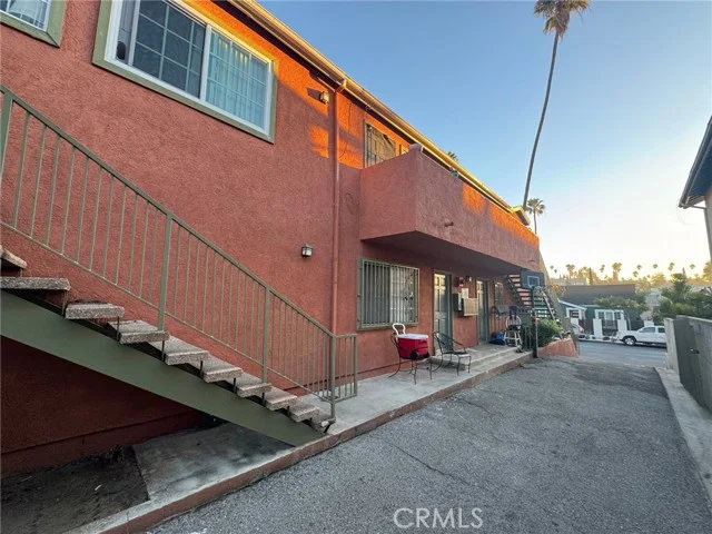 149 N Alexandria photo 2