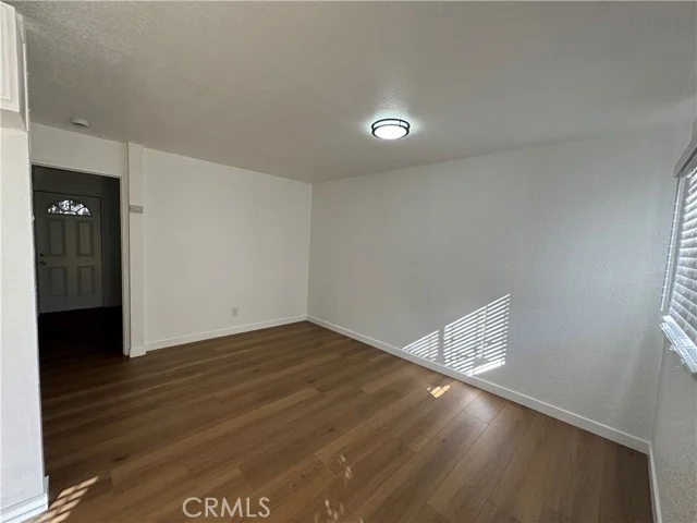 1637 E 115th photo 3