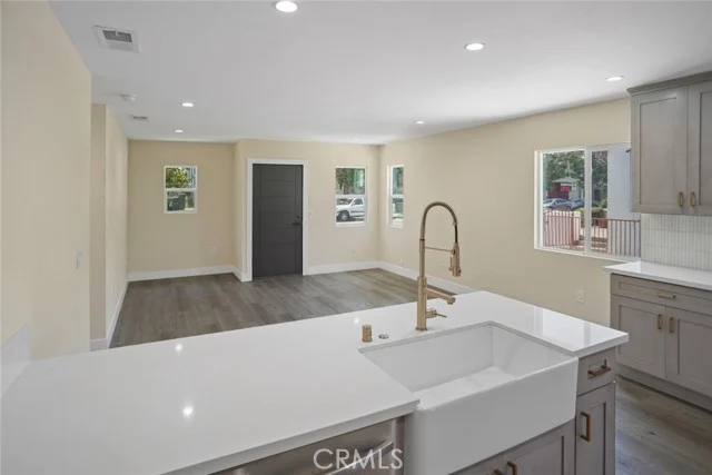 3123 Hyde Park Boulevard photo 4